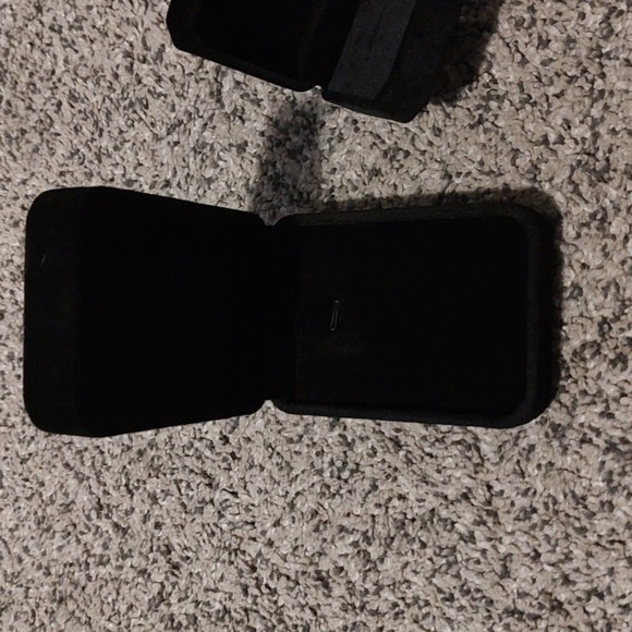 Black Velvet Necklace and Ring Box - Picture 5 of 6